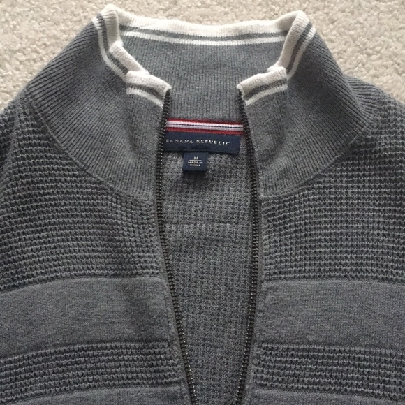 Banana Republic Men’s Sweater - Picture 2 of 4
